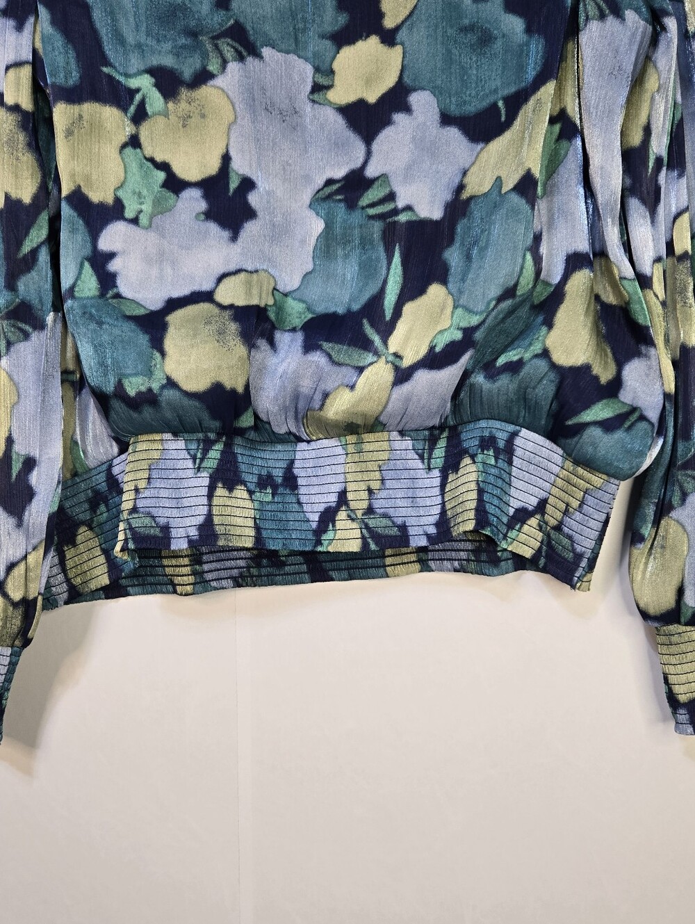 TWRHLL Size M Water Color Print L/Sl Blouse With Elastic Wide Hem & Sleeves NWOT - Picture 4 of 9